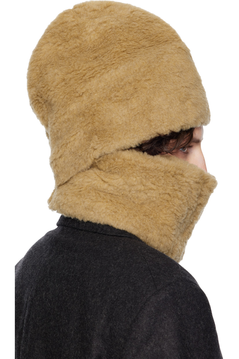 Wool- and alpaca-blend fleece snood. 

· Cutout at face
· Fully lined

Supplier color: Dusty natural curly