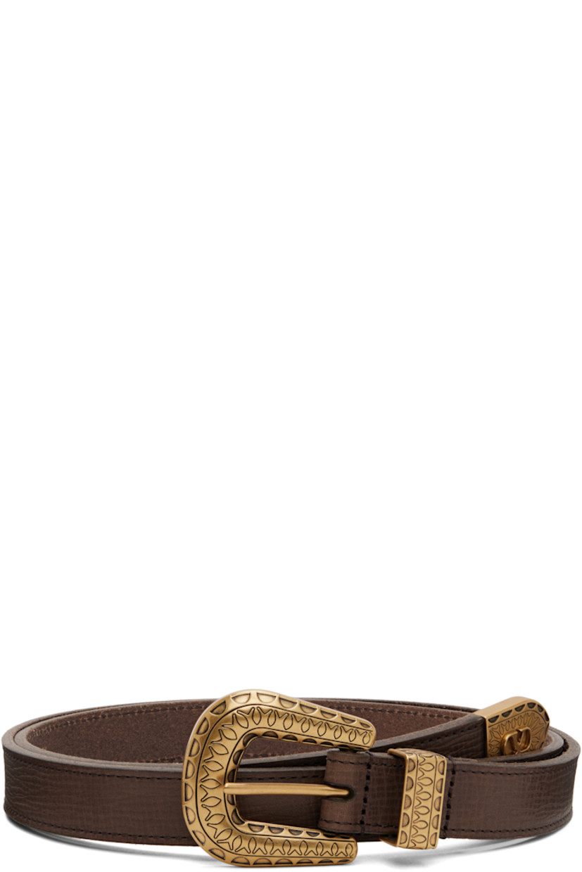 Grained calfskin belt.

· Keeper loop at length
· Logo hardware at end
· Pin-buckle fastening
· Engraved antiqued gold-tone hardware
· W0.75"

Supplier color: Chocolate chip