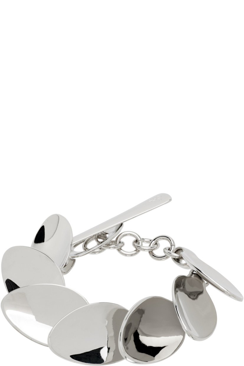 Cable chain bracelet in silver-tone brass.

· Charms at length
· Logo-engraved toggle fastening
· L7.5"

Supplier color: Silver