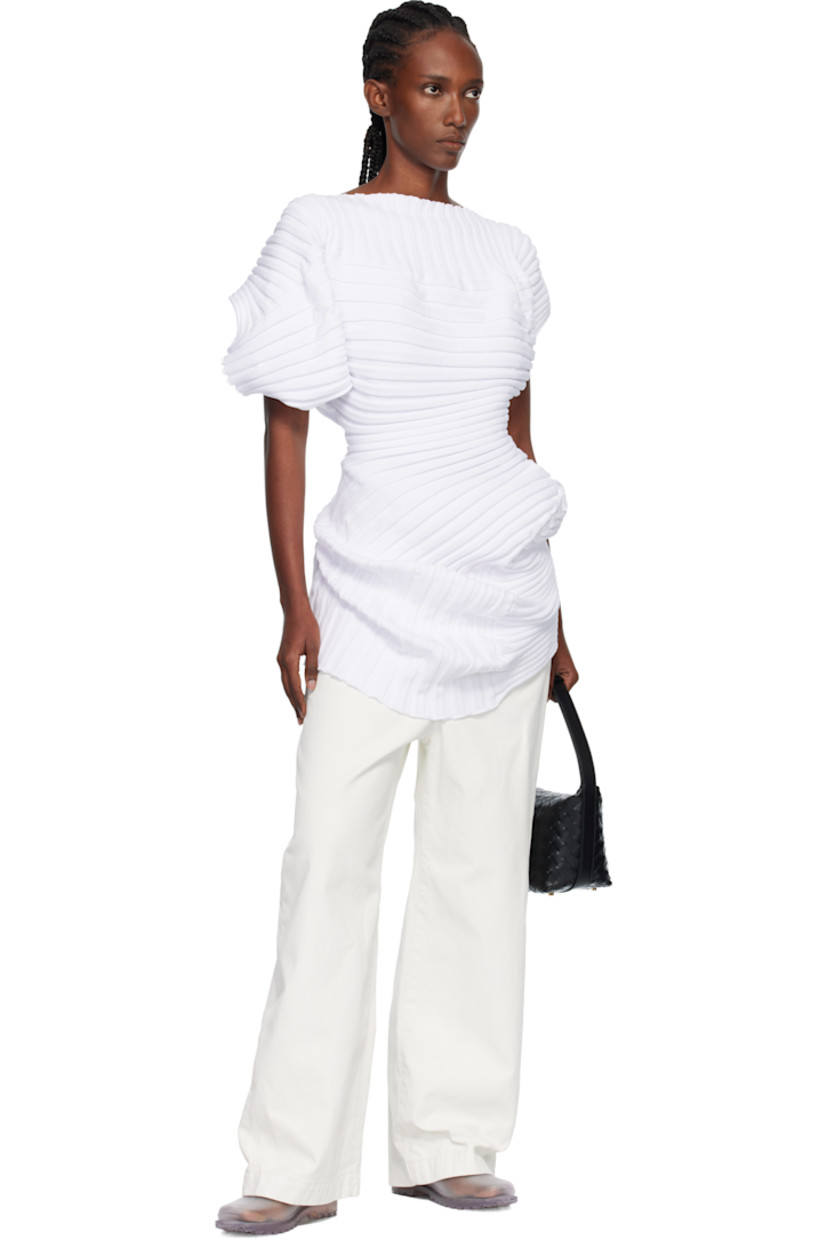 Coated non-stretch denim jeans.

· Wide-leg
· Belt loops
· Five-pocket styling
· Zip fly

Supplier color: White