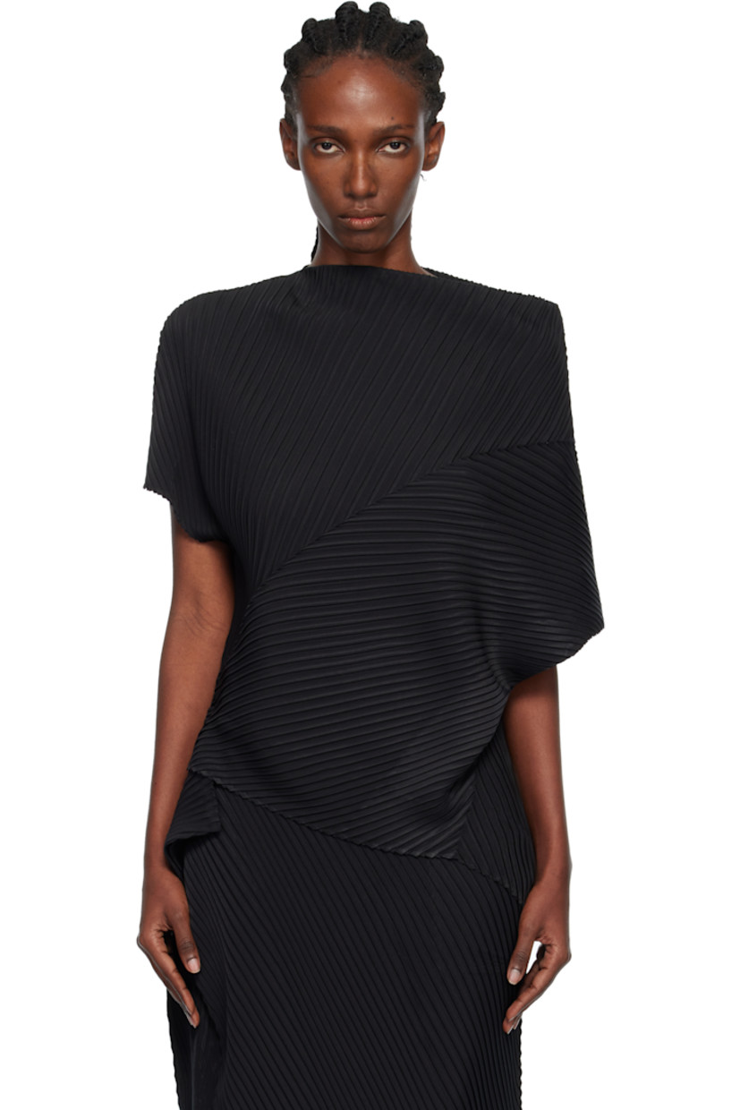 Garment-pleated recycled crêpe de chine blouse. 

· Boatneck
· Asymmetrical hem and cap sleeves

Supplier color: Black