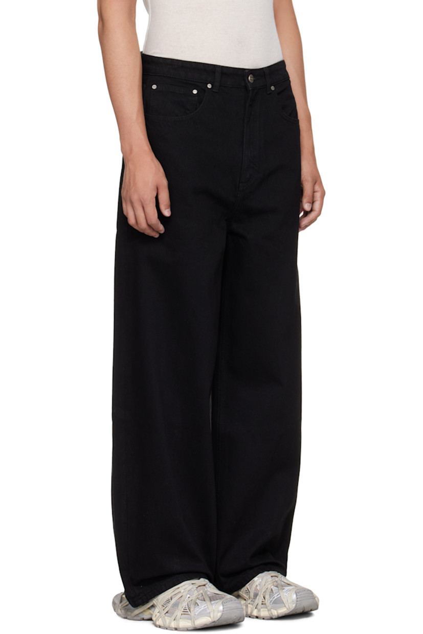 Non-stretch denim jeans.

· Wide-leg
· Mid-rise 
· Belt loops
· Five-pocket styling
· Zip fly
· Logo patch at back waistband

Supplier color: Black tint