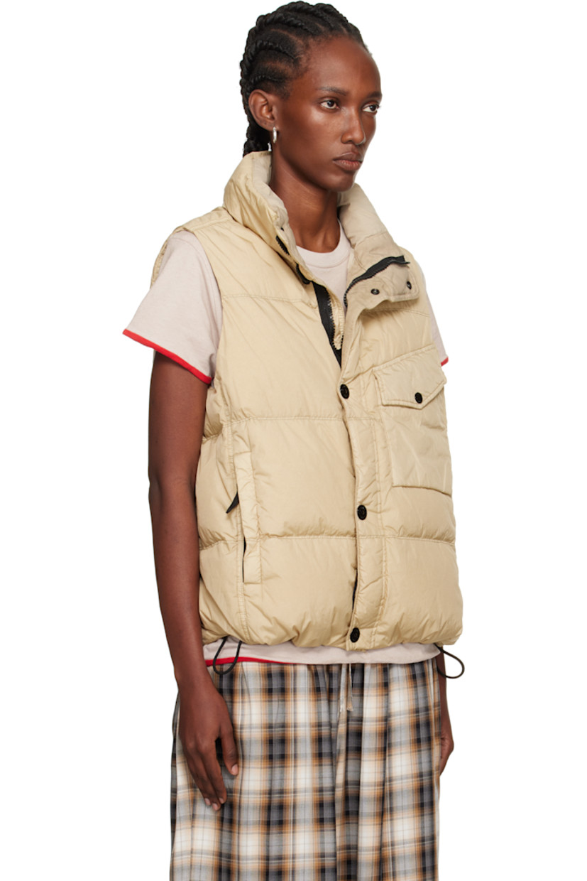 Down-filled crinkled recycled nylon taffeta vest.

· Wind-resistant and water-resistant 
· Garment-dyed and anti-drop coated
· RDS-certified down
· Funnel neck
· Two-way zip closure with press-stud placket
· Flap pocket at chest
· Zip pockets
· Concealed bungee-style drawstring at hem
· Detachable felted logo patch at side seam
· Patch pocket at interior
· Resin-coated taffeta lining

Supplier color: Desert

Fill: 80% duck down, 20% duck feather.