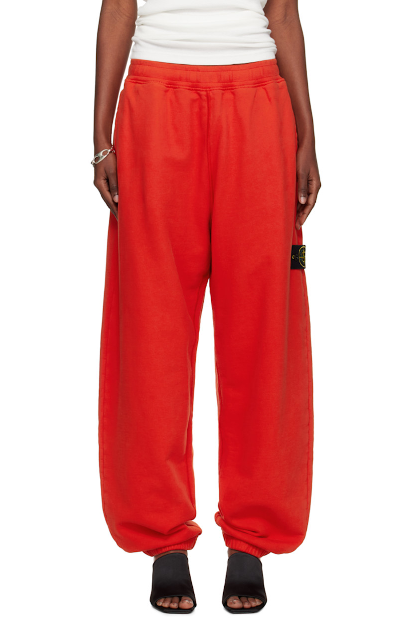 Loose-fit garment-dyed organic cotton fleece lounge pants.

· Overlock stitching throughout
· Concealed drawstring at elasticized waistband
· Three-pocket styling
· Elasticized cuffs
· Detachable felted logo patch at outseam
· Logo-engraved silver-tone hardware

Supplier color: Scarlatto