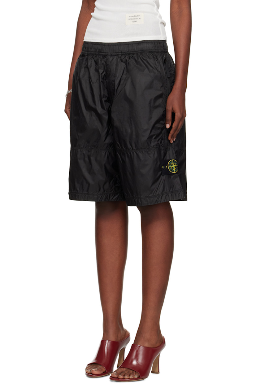 Lightweight Cordura® nylon ripstop shorts.

· Concealed drawstring at elasticized waistband
· Four-pocket styling
· Zip fly
· Detachable felted logo patch at outseam
· Fully lined

Supplier color: Lead grey