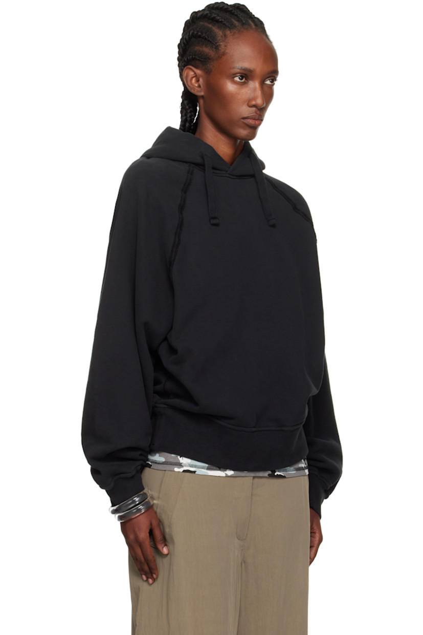 Oversized garment-dyed organic cotton fleece hoodie.

· Drawstring at hood
· Rib-knit hem and cuffs
· Exposed seam at raglan sleeves
· Detachable felted logo patch at sleeve

Supplier color: Black