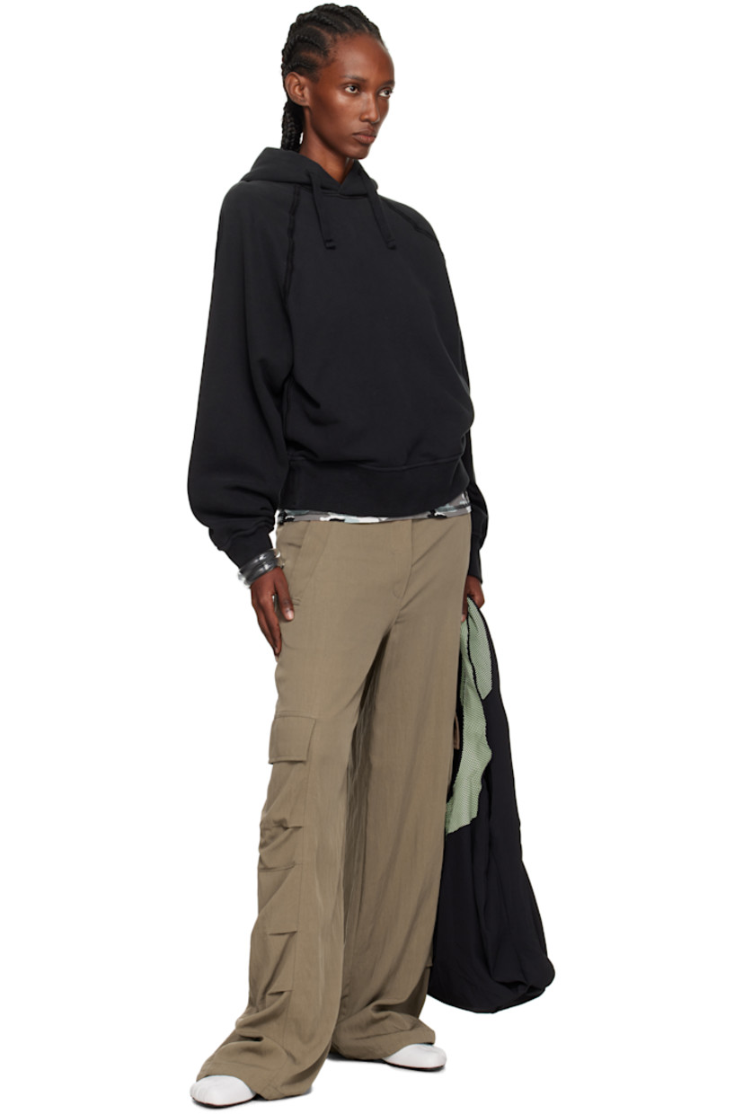 Oversized garment-dyed organic cotton fleece hoodie.

· Drawstring at hood
· Rib-knit hem and cuffs
· Exposed seam at raglan sleeves
· Detachable felted logo patch at sleeve

Supplier color: Black