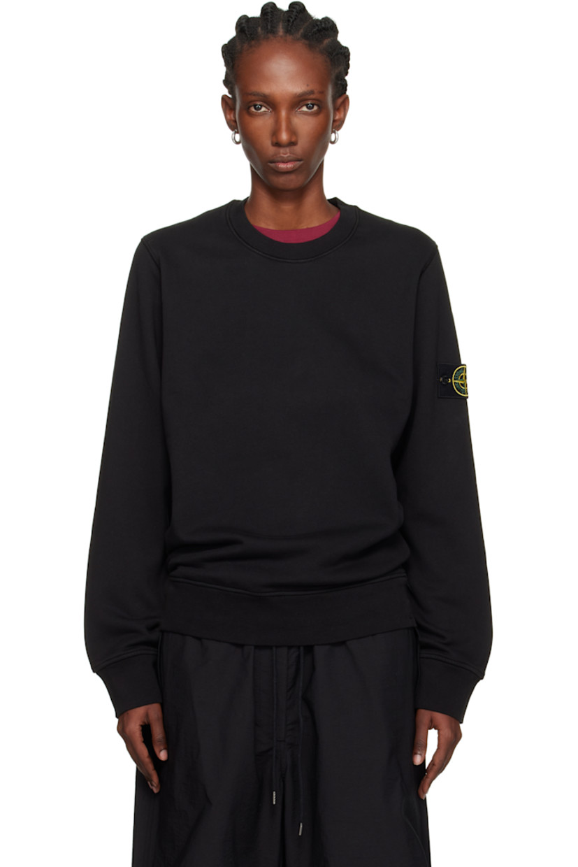 Garment-dyed organic cotton fleece sweatshirt. 

�· Overlock stitching throughout
· Rib-knit crewneck, hem, and cuffs
· Detachable felted logo patch at sleeve

Supplier color: Black