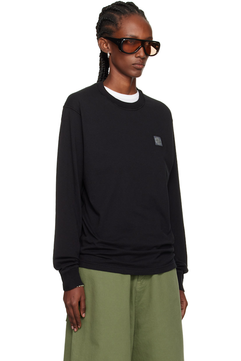 Slim-fit organic cotton jersey T-shirt.

· Overlock stitching throughout
· Garment-dyed
· Rib-knit crewneck and cuffs
· Logo patch at chest

Supplier color: Black