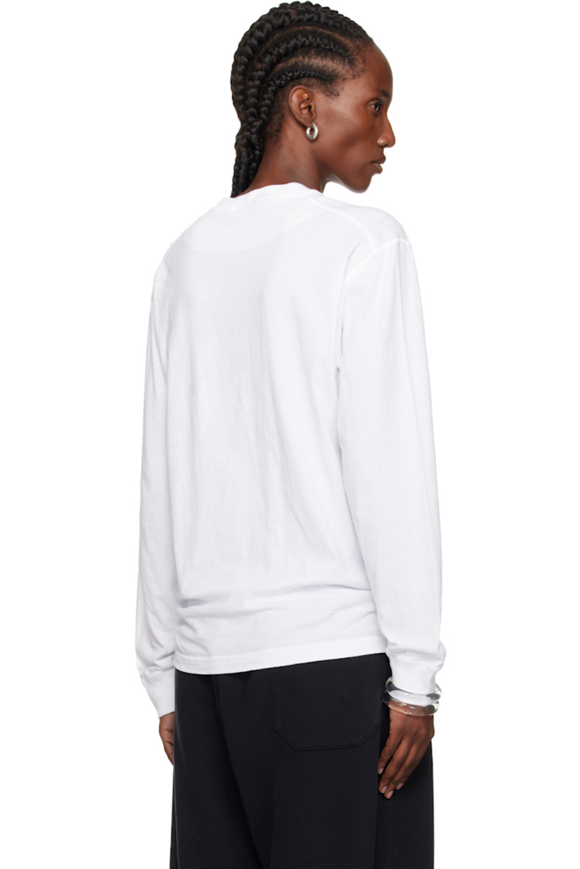 Slim-fit organic cotton jersey T-shirt.

· Overlock stitching throughout
· Garment-dyed
· Rib-knit crewneck and cuffs
· Logo patch at chest

Supplier color: White