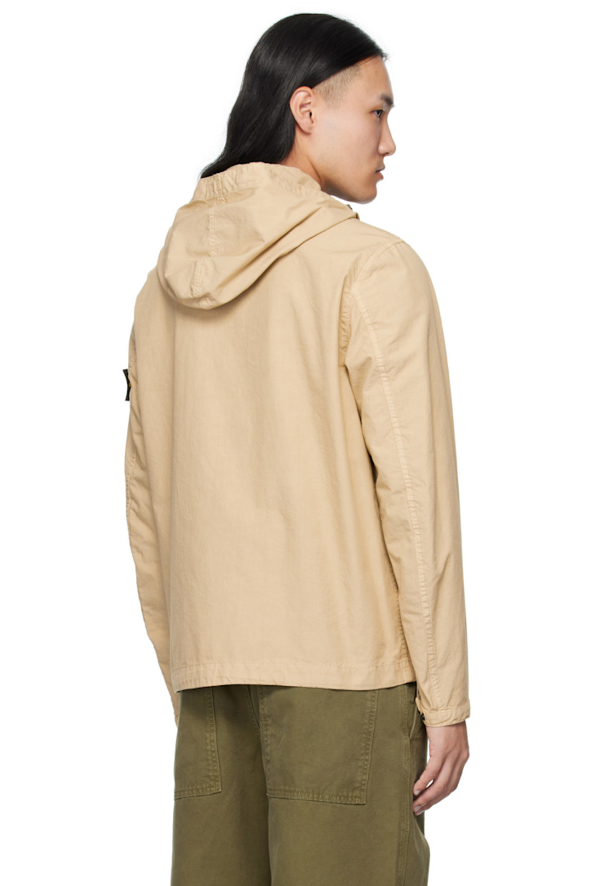 Organic cotton canvas jacket.

· Water-resistant anti-drop coating
· Press-stud throat guard at stand collar
· Concealed zip closure with press-stud placket
· Zip pocket and flap pockets at chest
· Welt pockets at waist
· Eyelets at armscyes
· Detachable logo patch at sleeve
· Adjustable press-stud cuffs
· Unlined

Supplier color: Desert