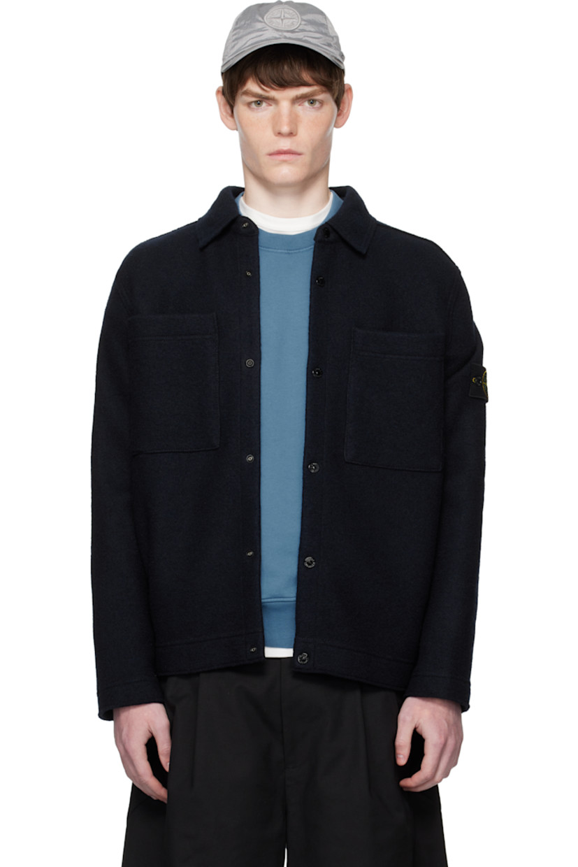 RWS-certified virgin wool fleece jacket.

· Spread collar
· Press-stud closure
· Patch pockets
· Detachable logo patch at sleeve
· Unlined
· Logo-engraved hardware

Supplier color: Navy blue