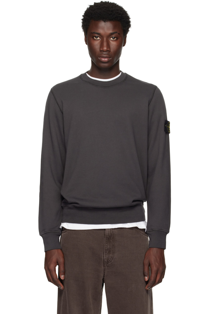 Garment-dyed organic cotton jersey sweatshirt.

· Rib-knit crewneck, cuffs, and hem
· Detachable felted logo patch at sleeve

Supplier color: Lead grey