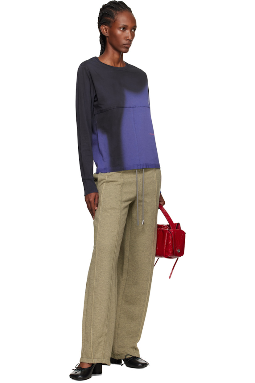 Cotton fleece sweatpants.

· Wide-leg
· Mid-rise
· Drawstring at elasticized waistband
· Two-pocket styling
· Pinch seams at front and back legs
· Logo printed at back

Supplier color: Vintage gray