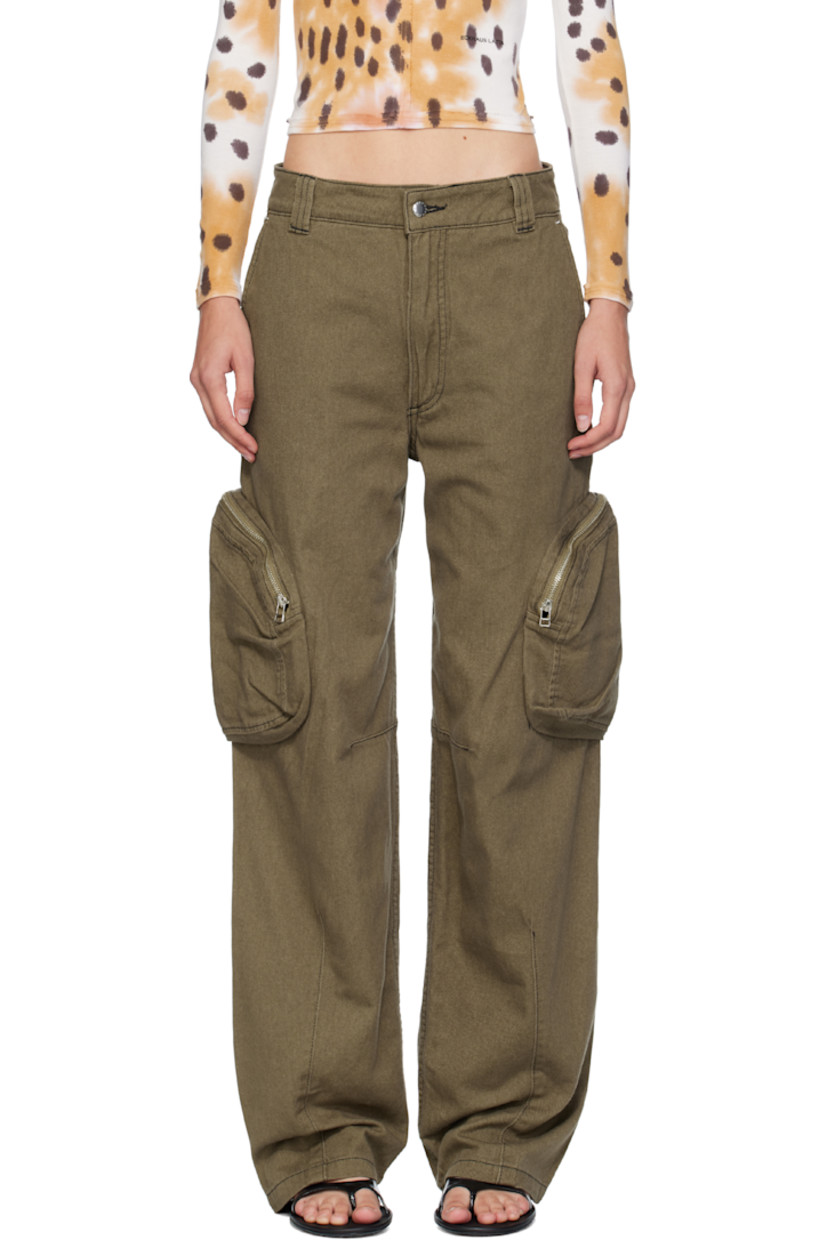 Non-stretch denim jeans.

· Belt loops
· Four-pocket styling
· Zip fly 
· Darts at legs
· Cargo pocket at outseams
· Contrast stitching in black

Supplier color: Earth