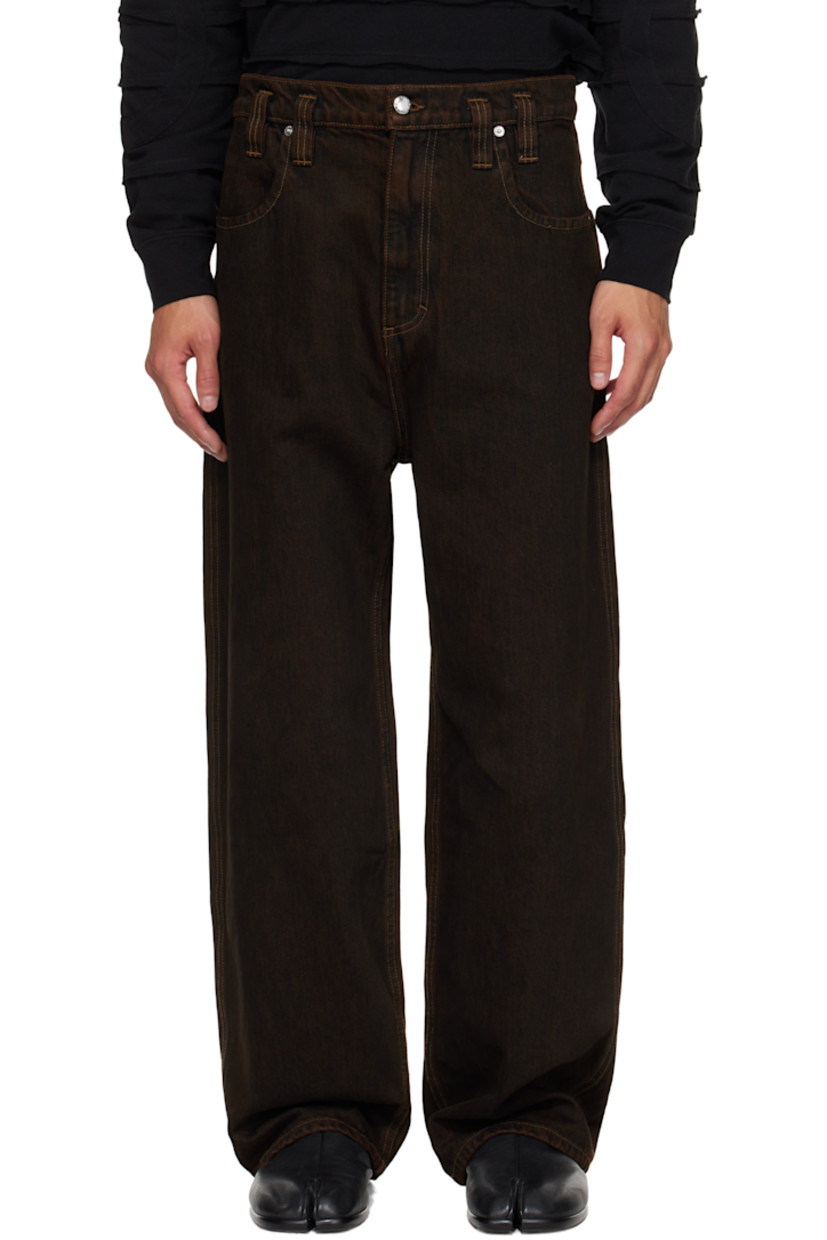 Stonewashed 14 oz non-stretch denim jeans.

· Fading throughout 
· Wide-leg 
· Belt loops
· Four-pocket styling
· Zip fly 
· Hammer loop at back pocket 
· Contrast stitching in beige

Supplier color: Mud