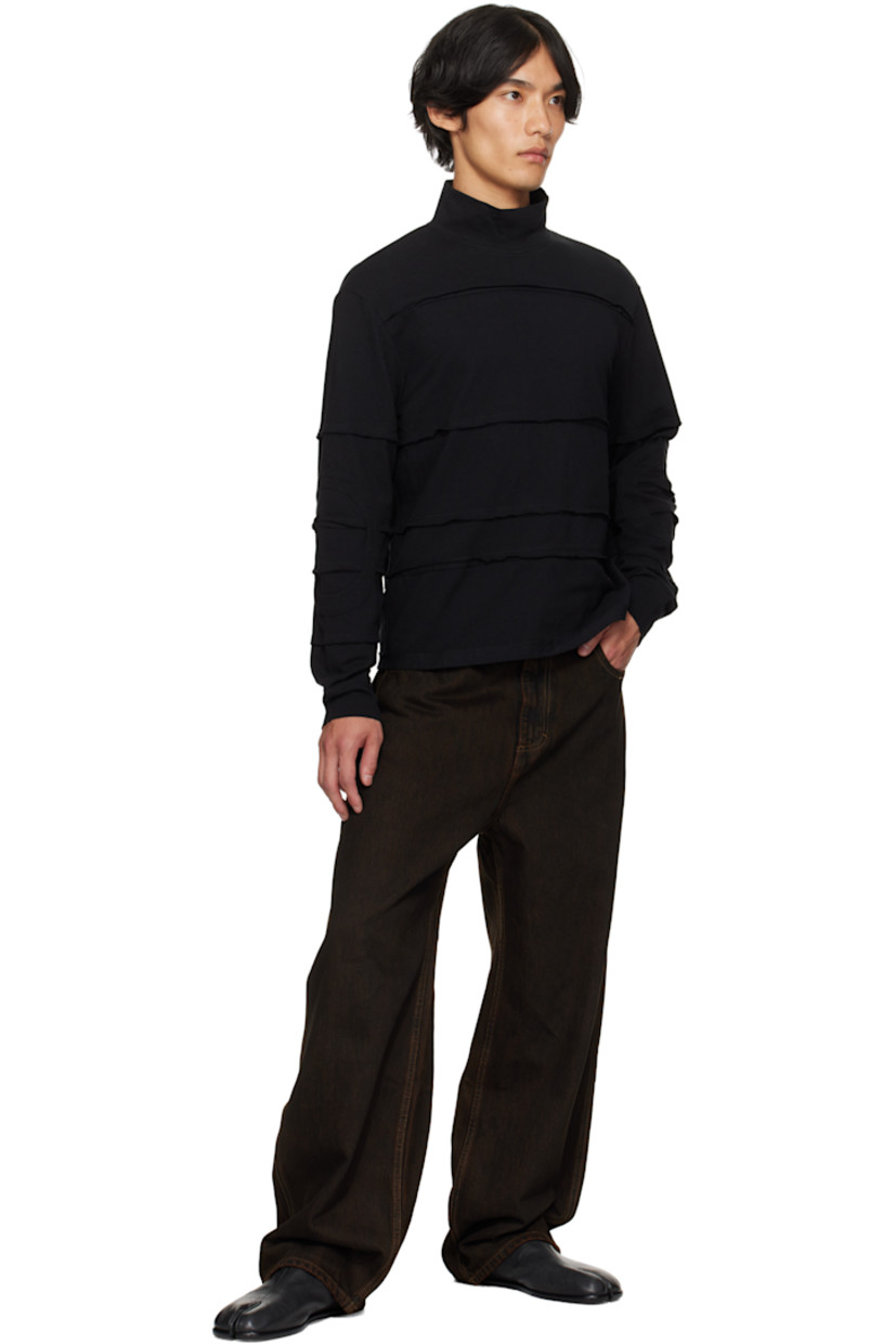 Stonewashed 14 oz non-stretch denim jeans.

· Fading throughout 
· Wide-leg 
· Belt loops
· Four-pocket styling
· Zip fly 
· Hammer loop at back pocket 
· Contrast stitching in beige

Supplier color: Mud