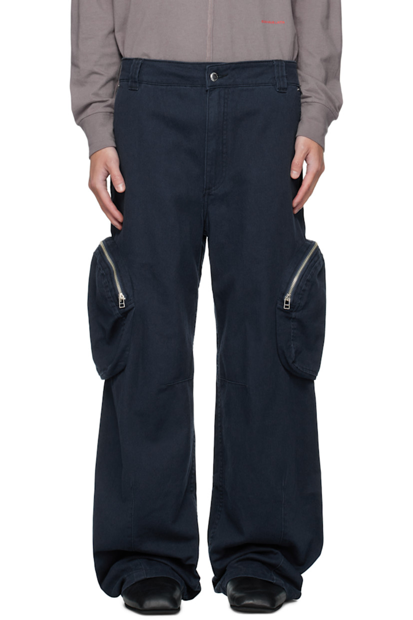 Non-stretch denim cargo pants.

· Belt loops
· Four-pocket styling
· Zip fly 
· Zip cargo pockets at outseams
· Darts at legs

Supplier color: Ocean