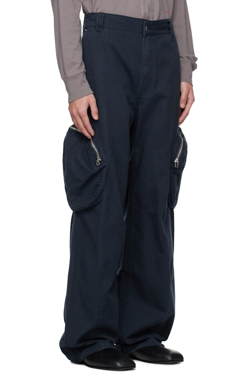 Non-stretch denim cargo pants.

· Belt loops
· Four-pocket styling
· Zip fly 
· Zip cargo pockets at outseams
· Darts at legs

Supplier color: Ocean