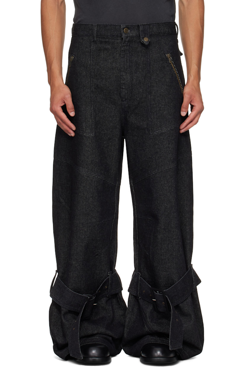 Non-stretch denim jeans.

· Belt loops
· Press-stud belt loop
· Four-pocket styling
· Zip fly
· Darts at knees
· Pin-buckle strap at legs
· Logo patch at back waistband

Supplier color: Black