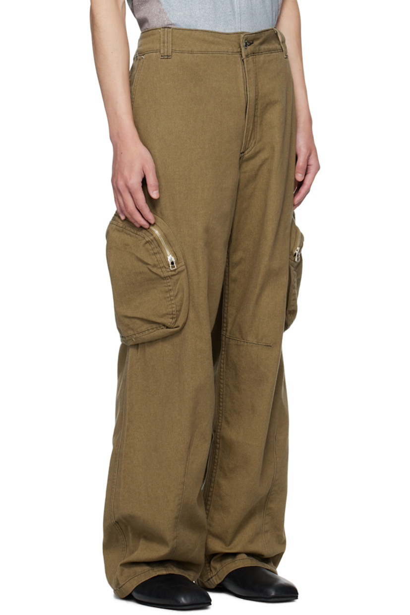 Non-stretch denim cargo pants.

· Paneled construction
· Belt loops
· Four-pocket styling
· Zip fly 
· Darts at legs
· Cargo pocket at outseams
· Contrast stitching in black

Supplier color: Earth