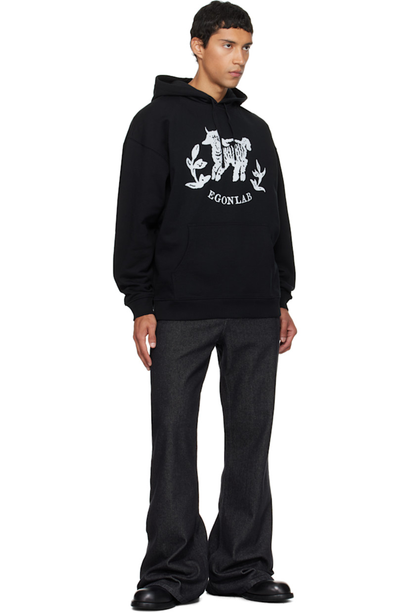 Organic cotton fleece hoodie.

· Drawstring at hood
· Graphic and logo printed at chest
· Kangaroo pocket
· Rib-knit hem and cuffs
· Dropped shoulders
· Text and logo graphic printed at back

Supplier color: Black