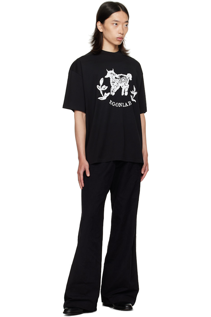 Organic cotton jersey T-shirt.

· Rib-knit crewneck
· Graphic and logo printed at front

Supplier color: Black