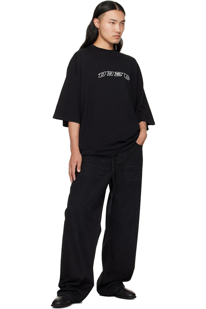 Non-stretch organic cotton denim jeans.

· Whiskering and fading throughout
·  Wide-leg
· Low-rise
· Belt loops
· Cinch belt at waistband
· Five-pocket styling
· Logo embroidered at button fly
· Subtle distressing at lower legs
· Leather logo patch at back waistband

Supplier color: Washed black