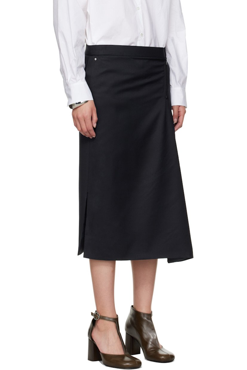 Plain-woven wool midi skirt.

· Wrap construction
· Four-pocket styling
· Adjustable exposed zip fly 
· Full satin lining 

Supplier color: Dark blue