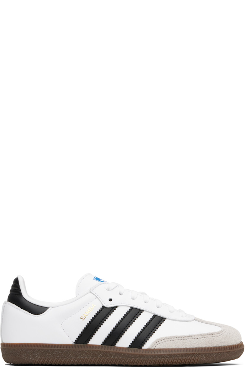Low-top buffed leather sneakers.

· Suede trim at toe
· Lace-up closure 
· Logo printed at padded tongue
· Padded collar
· Signature serrated stripes at sides
· Text stamp at outer side
· Quilted heel tab
· OrthoLite® sockliner
· Faux-leather lining
· Treaded gum rubber sole

Supplier color: Cloud white/Core black/Gum

adidas Kids US Size: child's foot length 
3.5Y: 8.5" / 21.6 cm 
4Y: 8.7" / 22.1 cm 
4.5Y: 8.9" / 22.5 cm 
5Y: 9" / 22.9 cm 
5.5Y: 9.2" / 23.3 cm 
6Y: 9.4" / 23.8 cm 
6.5Y: 9.5" / 24.2 cm 
7Y: 9.7" / 24.6 cm 
7.5Y: 9.8" / 25 cm