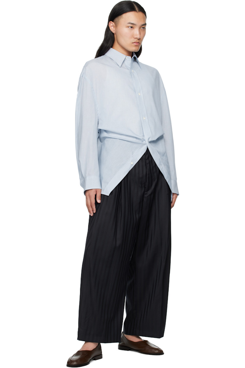 Lightweight cotton poplin shirt.

· Semi-sheer
· Button closure
· Modified hem
· Dropped shoulders and armscyes
· Buttoned barrel cuffs

Supplier color: Light/Pastel blue