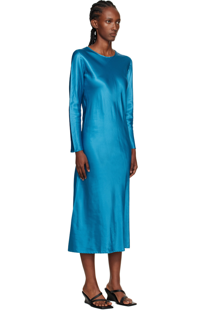Bias-cut stretch ECOVERO™ viscose satin maxi dress.

· EU Ecolabel-, FSC-, Oeko-Tex®-, and PEFC-certified
· Round neck

Supplier color: Ora blue
