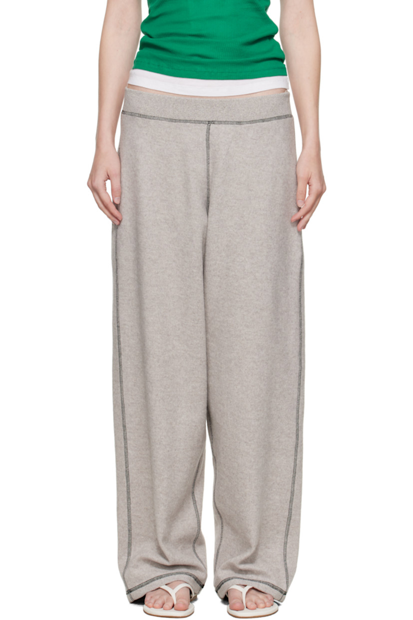 Organic cotton- and recycled cotton-blend fleece sweatpants.

· GRS- and Oeko-Tex®-certified
· Rib-knit elasticized waistband
· Contrast overlock stitching in black

Supplier color: Grey melange