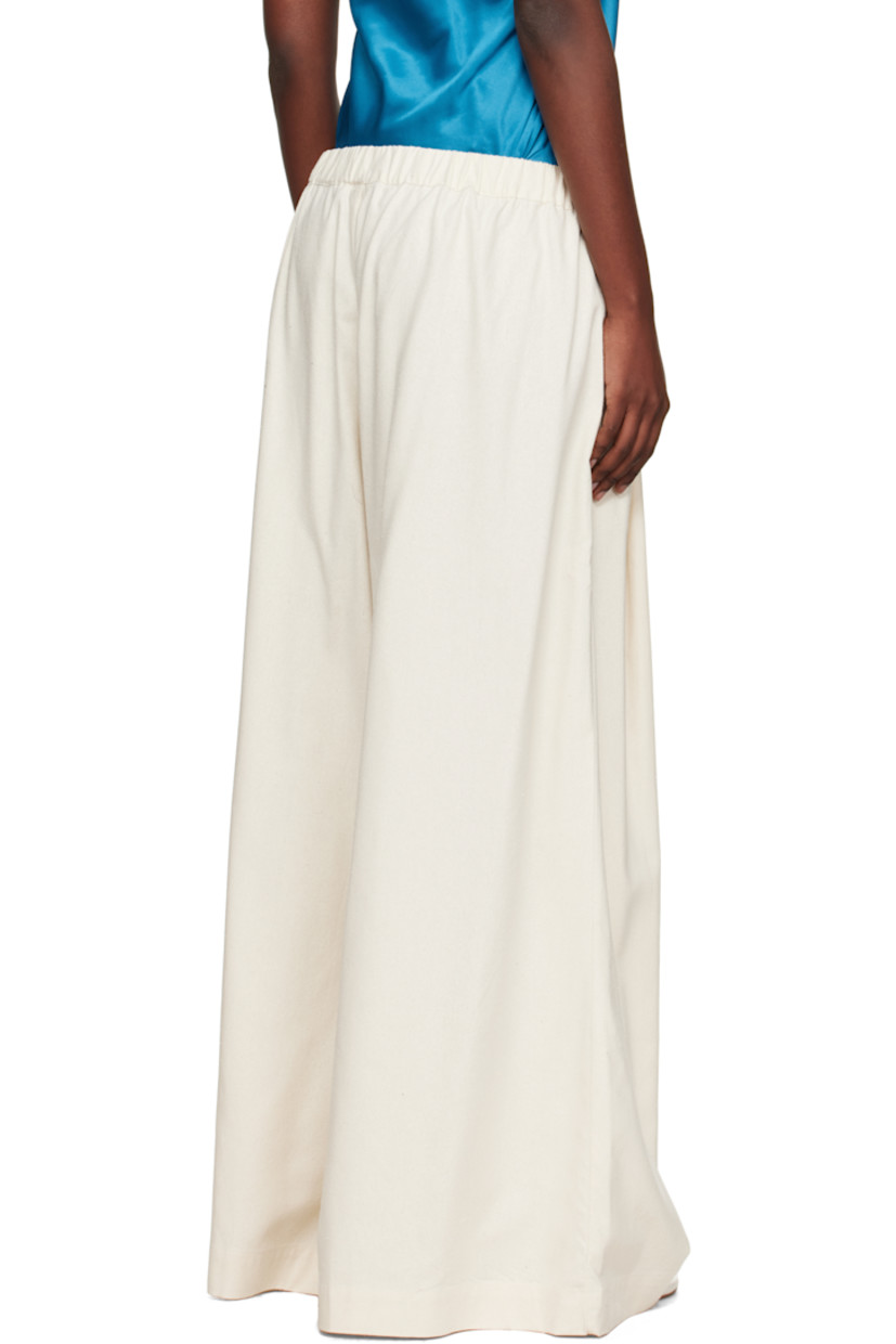 Wild silk noil lounge pants. 

· OEKO-TEX®-certified
· Elasticized waistband
· Two-pocket styling
· Pleats at front 

Supplier color: Undyed