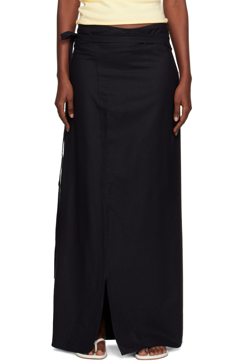 Wild silk noil maxi skirt.

· OEKO-TEX®-certified
· Wrap construction
· Self-tie closure at waist
· Slit at hem

Supplier color: Black