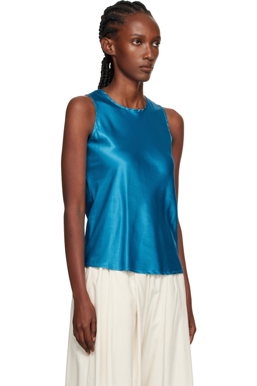 Bias-cut stretch ECOVERO™ viscose satin tank top. 

· EU Ecolabel-, FSC-, OEKO-TEX®-, and PEFC-certified
· Round neck

Supplier color: Ora blue