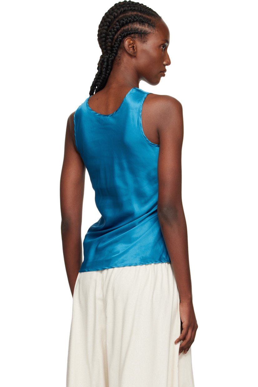 Bias-cut stretch ECOVERO™ viscose satin tank top. 

· EU Ecolabel-, FSC-, OEKO-TEX®-, and PEFC-certified
· Round neck

Supplier color: Ora blue