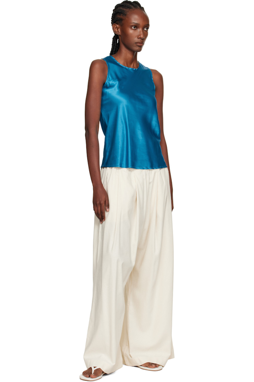 Bias-cut stretch ECOVERO™ viscose satin tank top. 

· EU Ecolabel-, FSC-, OEKO-TEX®-, and PEFC-certified
· Round neck

Supplier color: Ora blue