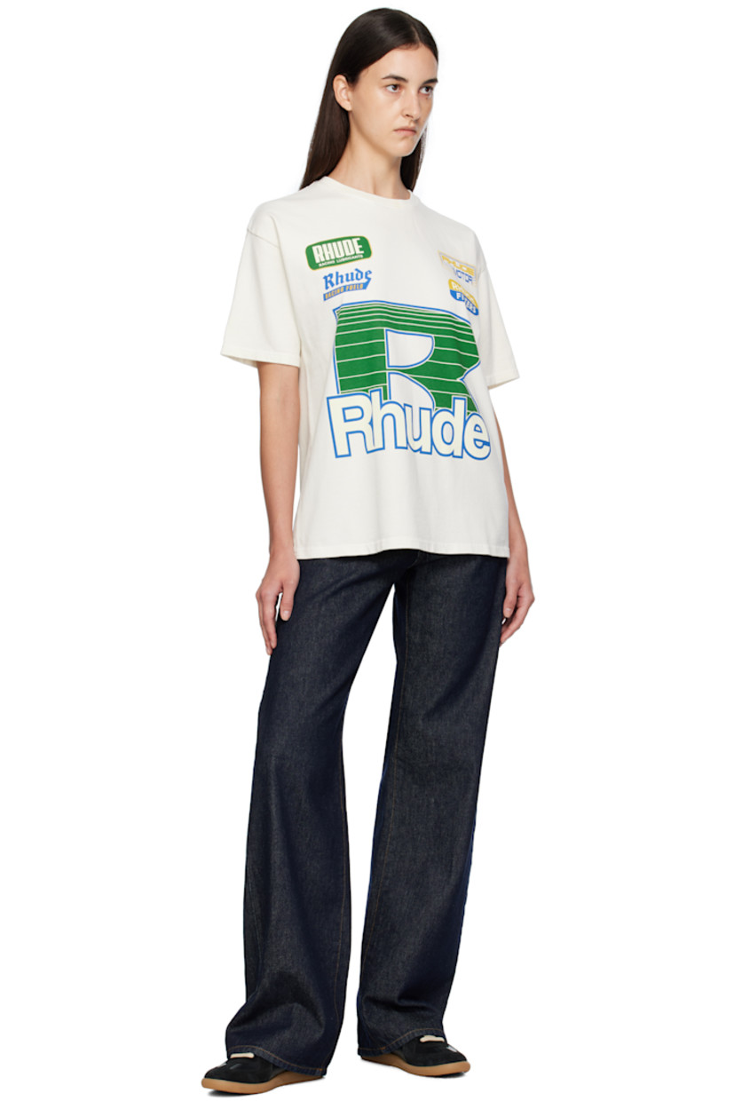 Cotton jersey T-shirt.

· Rib-knit crewneck
· Logo graphics printed at front
· Dropped shoulders
· Darts at back collar

Supplier color: Vintage white