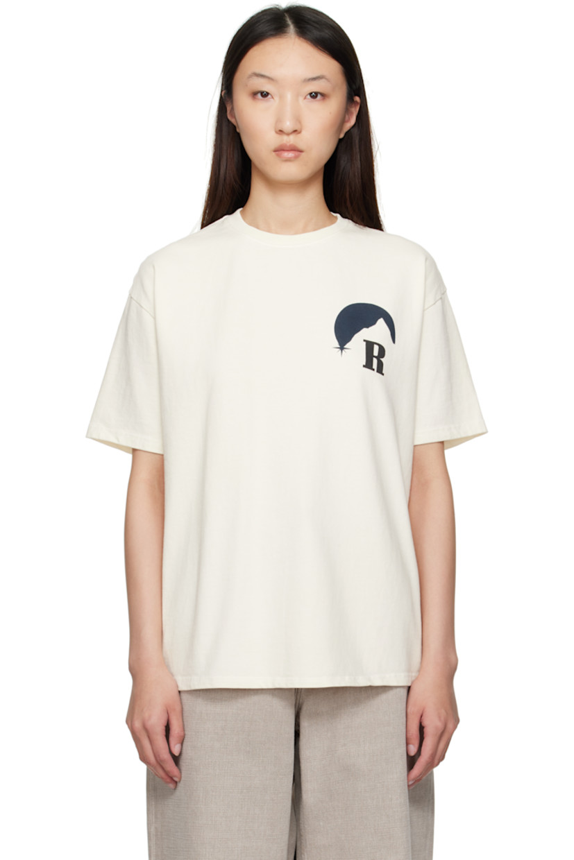 Cotton jersey T-shirt.

· Rib-knit crewneck
· Logo and graphic printed at chest and back
· Dropped shoulders

Supplier color: Vintage white/Oxford navy