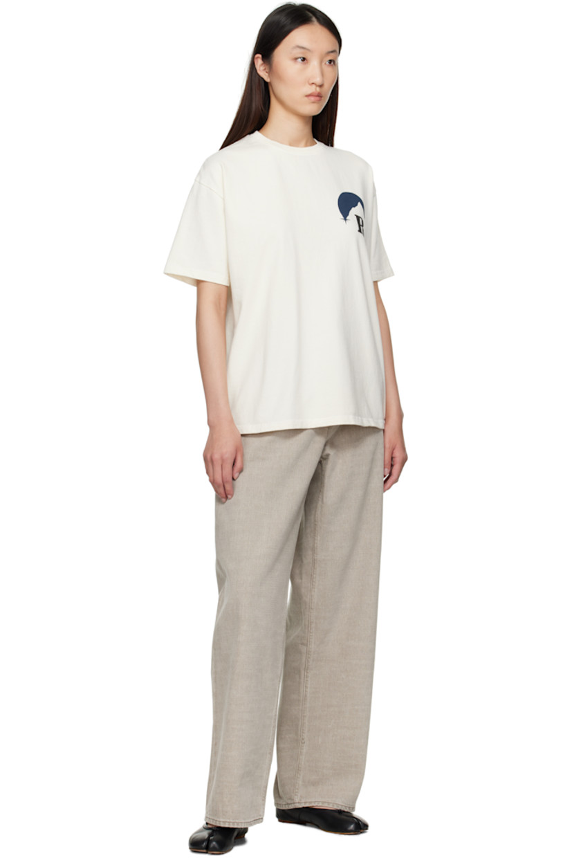 Cotton jersey T-shirt.

· Rib-knit crewneck
· Logo and graphic printed at chest and back
· Dropped shoulders

Supplier color: Vintage white/Oxford navy