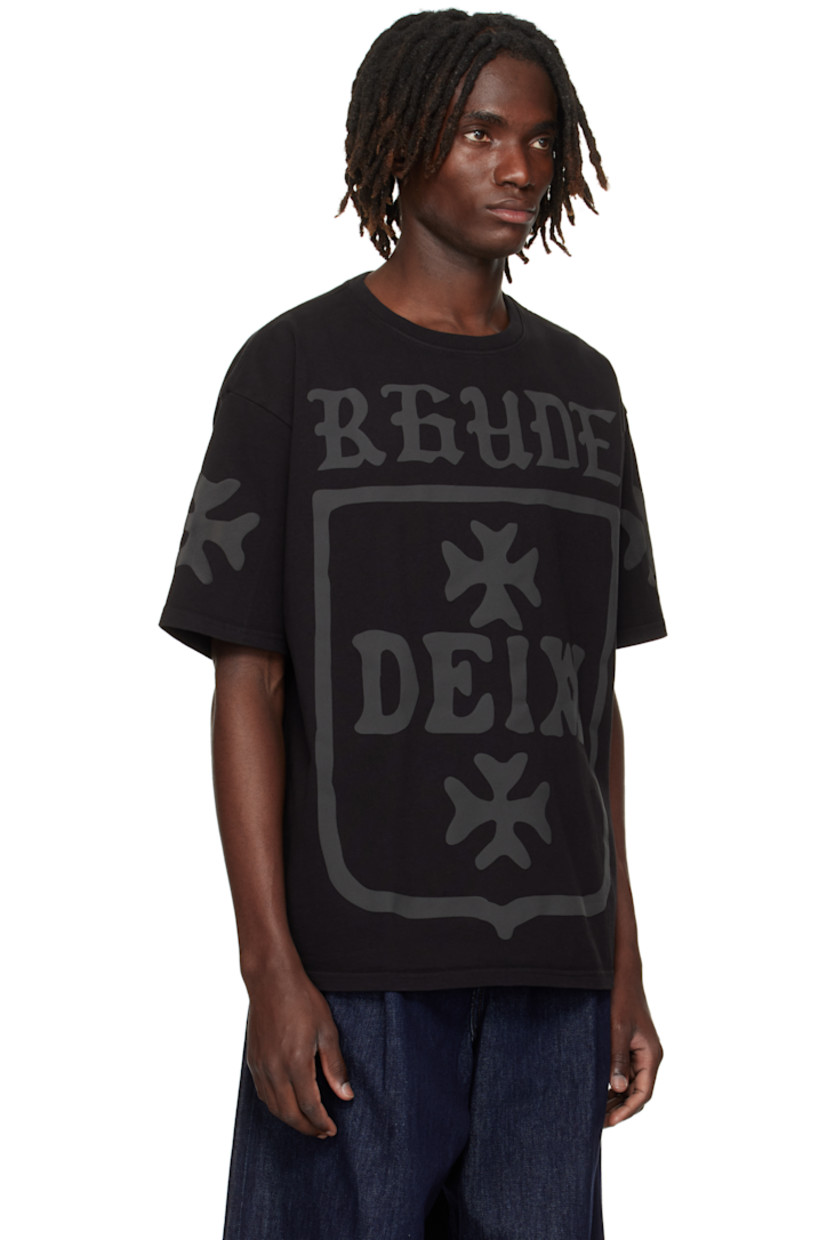 Cotton jersey T-shirt.

· Rib-knit crewneck
· Logo, graphic, and text printed at front
· Dropped shoulders
· Graphic printed at sleeves

Supplier color: Black