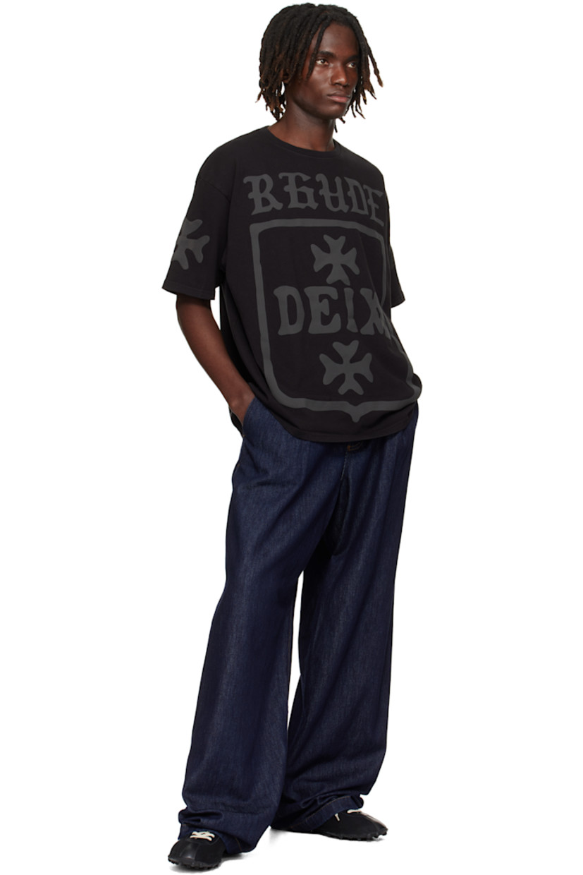 Cotton jersey T-shirt.

· Rib-knit crewneck
· Logo, graphic, and text printed at front
· Dropped shoulders
· Graphic printed at sleeves

Supplier color: Black