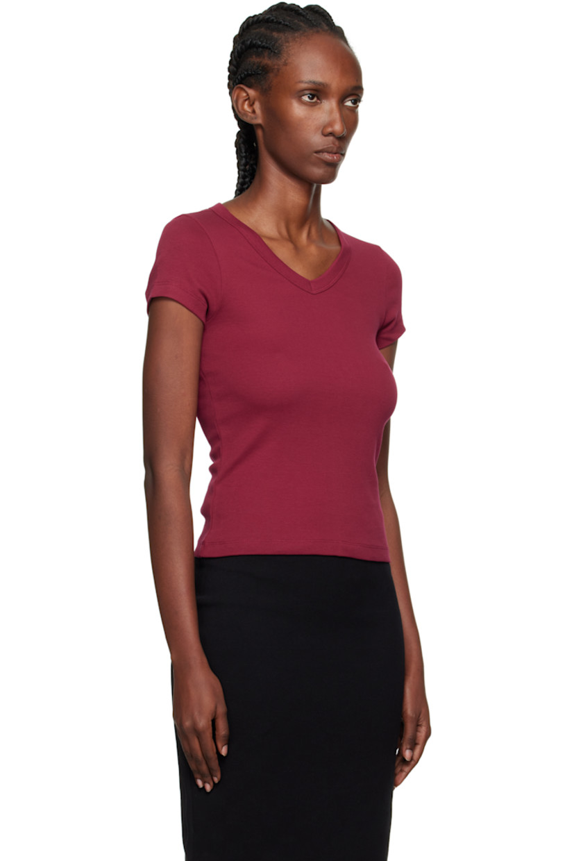 Rib-knit organic cotton T-shirt.

· V-neck
· Central seam at back
· Cropped hem

Supplier color: Cherry