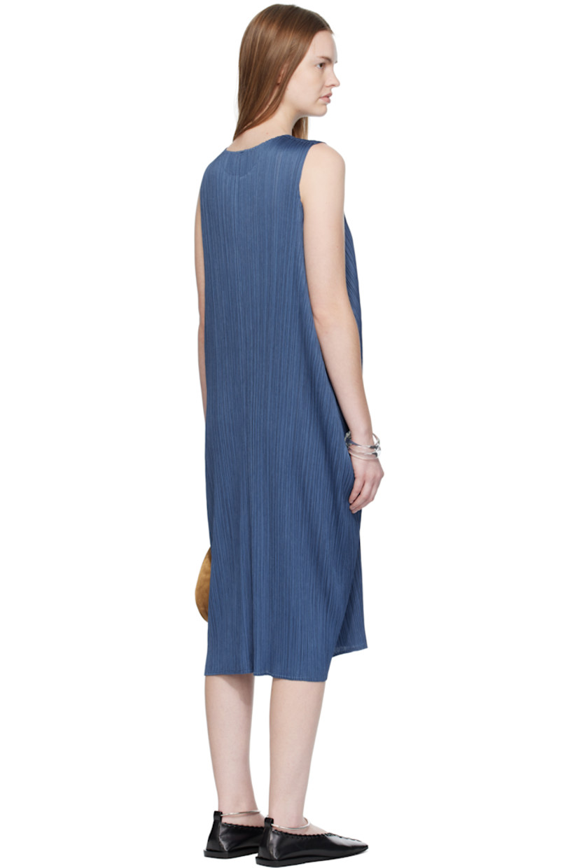 Garment-pleated tricot midi dress. 

· Round neck
· Draping at curved side seams

Supplier color: Navy blue