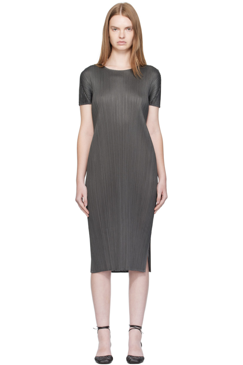 Garment-pleated tricot midi dress.

· Round neck
· Slit at side seam
· Cap sleeves

Supplier color: Charcoal gray