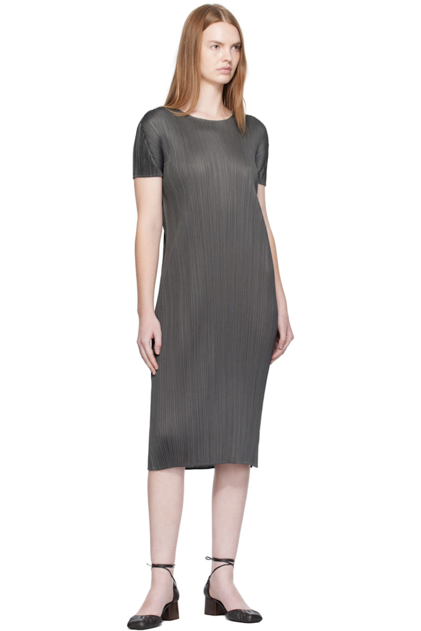Garment-pleated tricot midi dress.

· Round neck
· Slit at side seam
· Cap sleeves

Supplier color: Charcoal gray