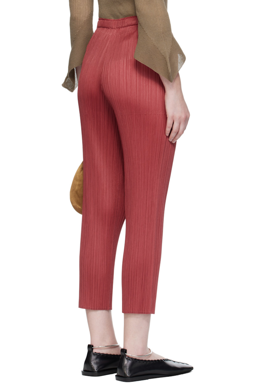 Garment-pleated tricot trousers. 

· Straight-leg
· Elasticized waistband
· Two-pocket styling
· Cropped legs

Supplier color: Dark red