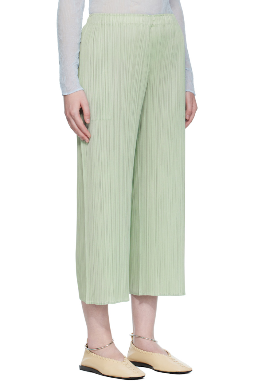 Garment-pleated tricot trousers. 

· Wide-leg
· Elasticized waistband
· Two-pocket styling
· Cropped legs

Supplier color: Pastel green