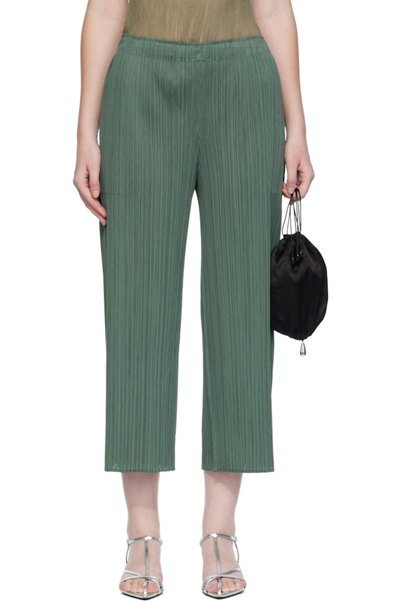 Garment-pleated tricot trousers. 

· Wide-leg
· Elasticized waistband
· Two-pocket styling
· Cropped legs

Supplier color: Moss green